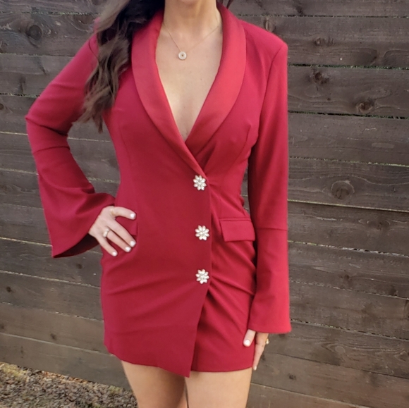 ❤️❤️Lavish Alice Bow Back Blazer Dress in Burgundy - Picture 2 of 13